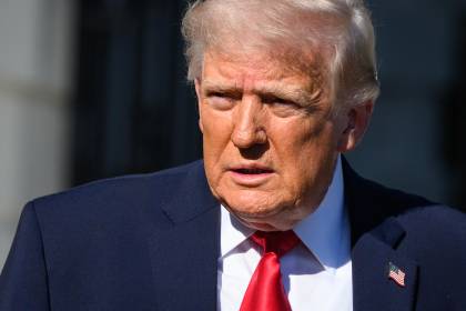 Trump amenaza a China con aranceles del 50% si proporciona armas a Irán