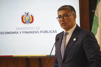 “No se puede legalizar lo robado”, dice el ministro de Economía sobre los billetes hurtados durante el siniestro aéreo
