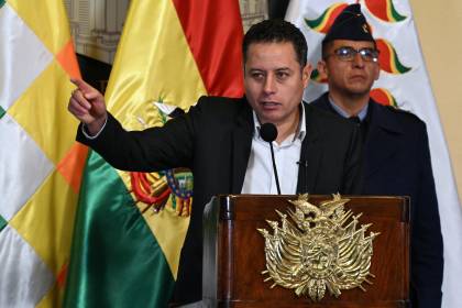 “Yo no lo voy a posesionar todavía”: Lara retorna y dice que analizará las normas sobre el fiscal interino