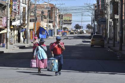 Vecinos desbloquean vías en El Alto y advierten que no están con el Gobierno y tampoco contra protestas pacíficas