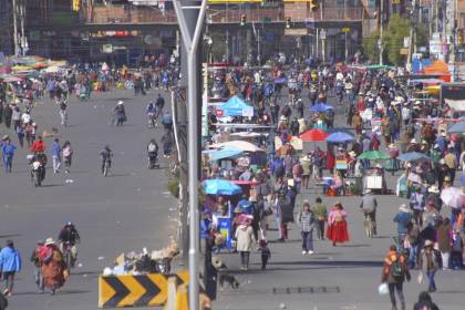 Bolivia sufre un mes de protestas; 94 puntos bloqueos afectan las carreteras del país este domingo 