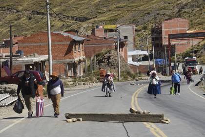 Carretera a los Yungas está expedida tras cuarto intermedio de bloqueadores, reporta la Policía 