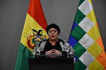 Ministra Prada dice que suman cerca de $us 800 millones en pérdidas por bloqueos evistas