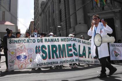 Médicos y trabajadores en salud marchan este jueves exigiendo el cese de bloqueos para ingreso de oxígeno y alimentos