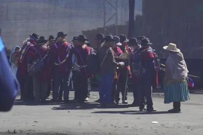 Cabildo de Túpac Katari anuncia masificación de los bloqueos y exige la renuncia de Rodrigo Paz