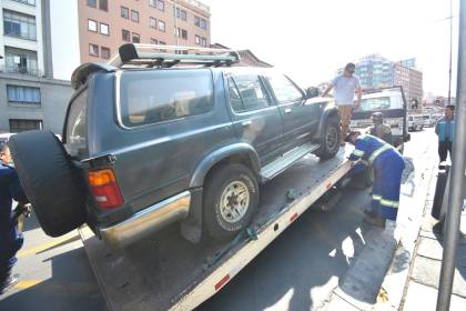 ¿Debe impuestos? La Alcaldía de La Paz activa embargo de vehículos con más de 10 años de mora tributaria