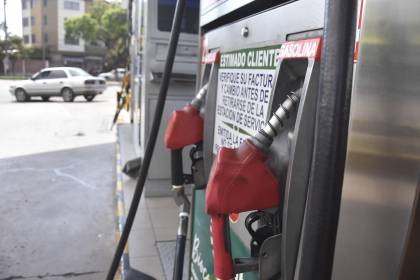 El precio de la gasolina en Bolivia sigue entre los más bajos de Latinoamérica