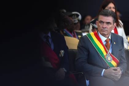 Paz anuncia un acuerdo con Argentina y Paraguay para redistribuir energía desde Bolivia