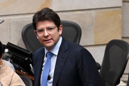 Familia de presidenciable baleado en Colombia demanda a Petro por “hostigamiento”