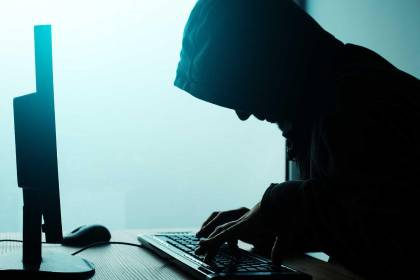 Policía interviene un inmueble en La Paz desde donde se distribuía pornografía a 18 grupos de redes sociales