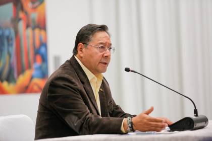 Arce promulga la ley del crédito de $us 150 millones para un programa de agua 