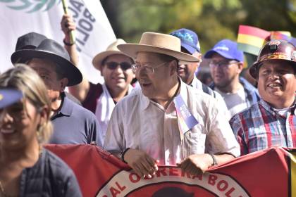 Arce se dirige a la COB y dice que necesitará de su “musculatura” para enfrentar un “neoliberalismo maquillado”