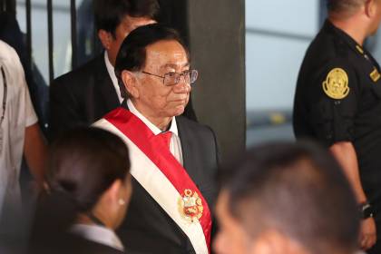 El nuevo presidente de Perú garantiza una “transición democrática electoral pacífica”