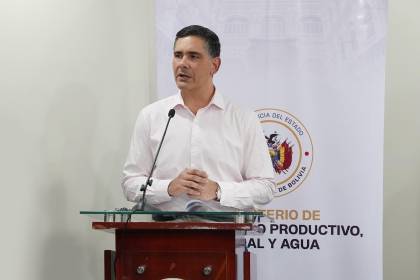 El problema es tener dos precios distintos de diésel, señala el ministro Justiniano, quien sugiere diálogo “de cara al pueblo”