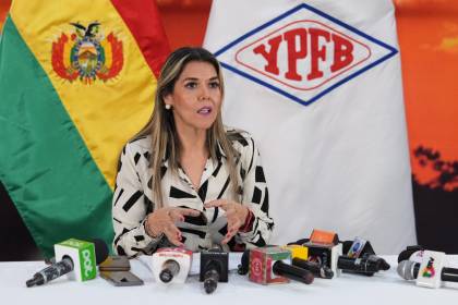 Abogado de exgerente de YPFB dice que fue aprehendida de manera ilegal