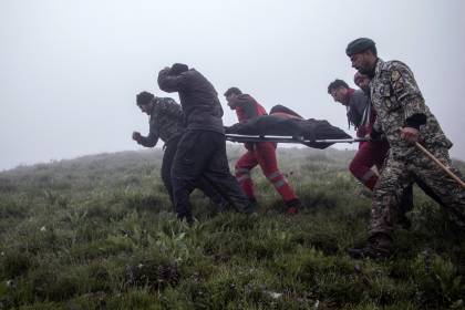 Recuperan los cuerpos de Raisi y de las víctimas del accidente de helicóptero en Irán