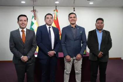 Desarrollo Productivo posesiona a tres viceministros, entre ellos una exautoridad que vuelve al Ejecutivo