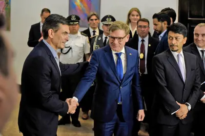 Tras reunirse con ministros de Japón y Alemania, Rodrigo Paz anuncia un encuentro con el Banco Mundial