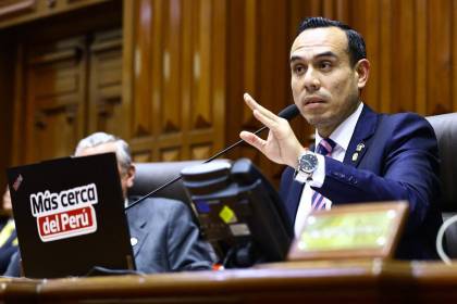 José Jerí jura como presidente de Perú tras destitución de Dina Boluarte