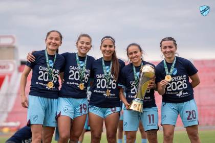 Claure reaparece tras un mes de silencio para felicitar al equipo femenino de Bolívar por el campeonato