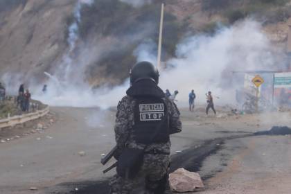 Bolivia inicia el 13° día de bloqueo en plena tensión tras aprehensiones y personas heridas