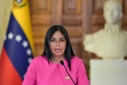 Corte suprema de Venezuela ordena que vicepresidenta asuma poderes de Maduro temporalmente