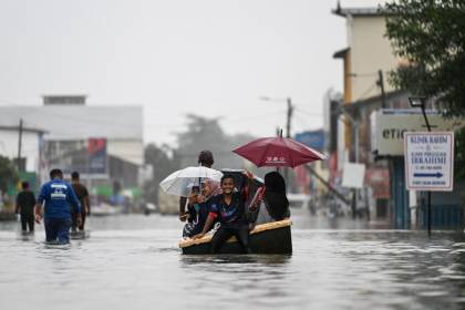 Nueve muertos y miles de desplazados por inundaciones en Tailandia