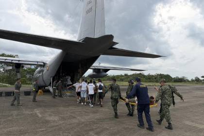 Aumentan a 8 los fallecidos y a 83 los heridos en accidente de avión militar en Colombia