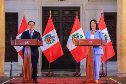 Perú vive su noveno cambio de presidente en diez años con la investidura de Keiko Fujimori