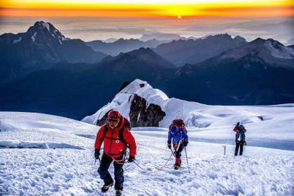 Muere un extranjero cuando trataba de llegar a la cumbre del Huayna Potosí