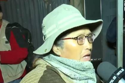 “Se sintió como una bomba”: Dueña de un auto golpeado por una llanta del avión accidentado en El Alto relata lo que sucedió