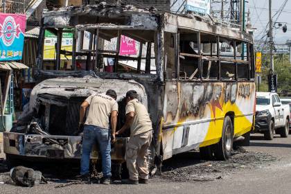 México: Cancelan vuelos internacionales en Puerto Vallarta tras ola de violencia en Jalisco