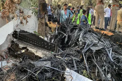 Hallan a un superviviente del accidente aéreo en el que viajaban 242 personas 