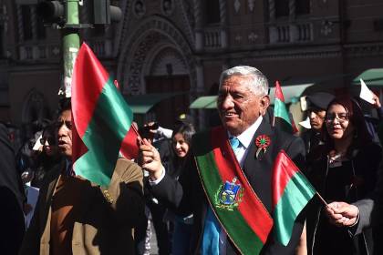 La Paz celebra su gesta libertaria en medio de la crisis y Arias anuncia la entrega de la avenida Apumalla y un mercado