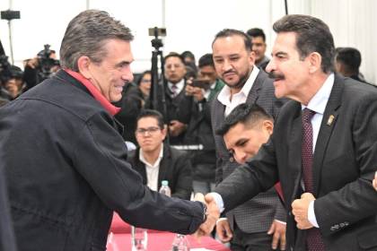 El Gobierno alista un “fondo de compensación” y bonos para que las alcaldías enfrenten la crisis, anuncia Manfred 