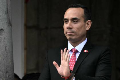 Jerí dice que busca “fijar algunos criterios” con Kast para controlar migración irregular