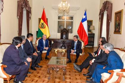 Paz dice que en reunión con Kast se abordó el tema de la madera boliviana retenida en Chile