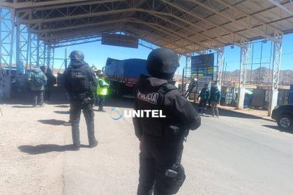 Agentes de élite ejecutan operativos en la frontera con Perú; hay quejas por demoras en trámites migratorios