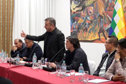 Gobierno convoca para este lunes al transporte, alcaldes y gobernadores para definir tarifas 