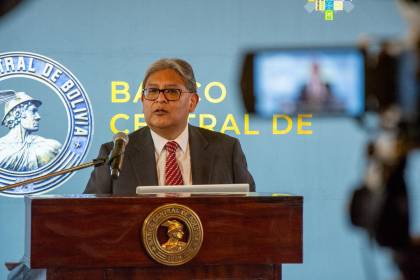 Presidente del BCB defiende las “ventas anticipadas de oro” y dice que estas operaciones permiten pagar la deuda externa