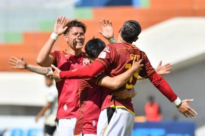 Real Oruro se impone a FC Universitario y lo acerca a la zona del descenso
