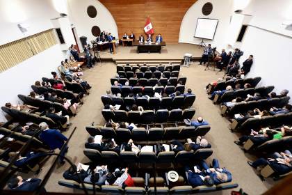 Congreso de Perú aprueba censura contra José Jeri y declara vacancia en la Presidencia