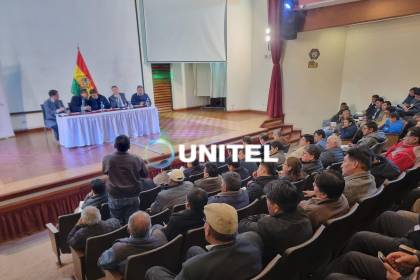 Choferes instalan diálogo con el Gobierno por el alza del diésel, los pasajes y otros temas
