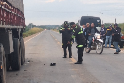 Motociclista queda gravemente herido tras chocar contra un camión varado en el bloqueo de San Julián