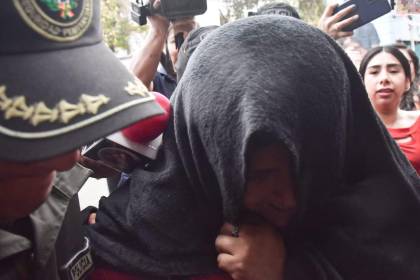 Detenida por narcotráfico, Elba Terán fue ingresada al penal de San Sebastián en medio de un fuerte resguardo policial