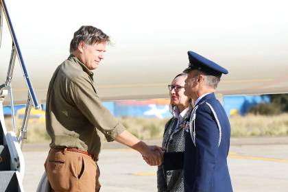 Vicecanciller de EEUU llega a Bolivia “para dar paso a una nueva era” en las relaciones con la llegada de Paz al poder