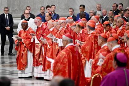 Misa previa al cónclave: El cardenal decano pide “el papa que la humanidad necesita en este momento tan difícil”