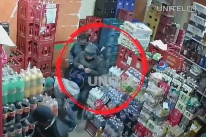 Video: Se hicieron pasar por “dolientes” para perpetrar un atraco en cuestión de segundos
