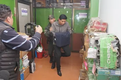 Pasó la noche en celdas a la espera de la cautelar: Flores dice que tiene los descargos para demostrar su inocencia 