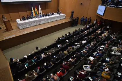 El diálogo “técnico” por el DS 5503 se reprograma hasta este miércoles con nueva sede, el campo ferial de La Paz